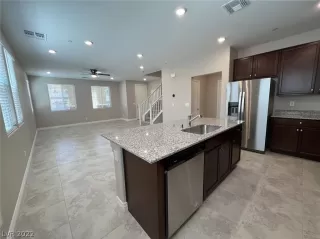 Photo #3: 2403212 Listing 