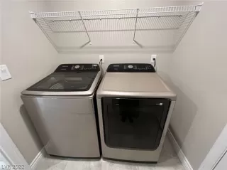 Photo #4: 2403212 Listing 