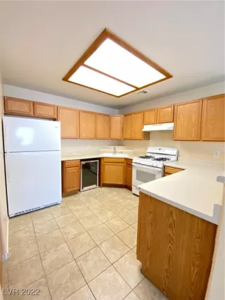 Photo #3: 2403217 Listing 