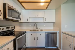 Photo #1: 2403218 Listing