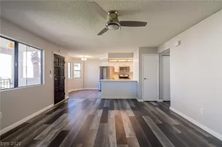 Photo #4: 2403218 Listing