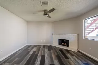 Photo #6: 2403218 Listing