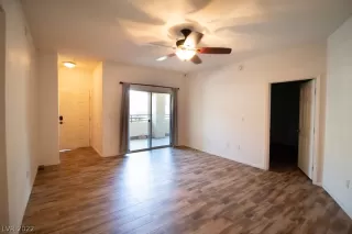 Photo #3: 2403242 Listing 