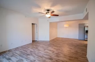 Photo #4: 2403242 Listing 