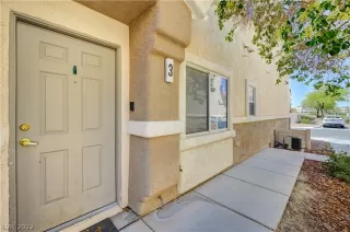 Photo #3: 2403256 Listing 