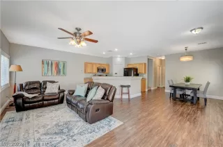 Photo #4: 2403256 Listing 