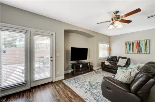 Photo #6: 2403256 Listing 