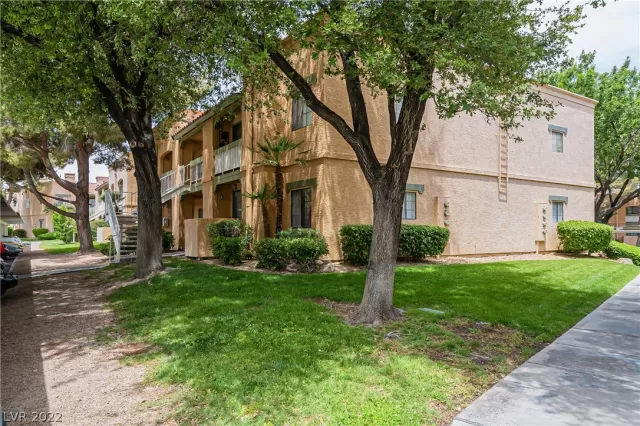 MLS: 2403293 Condo For Sale