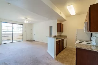 Photo #2: 2403293 Listing 