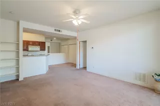Photo #5: 2403293 Listing 