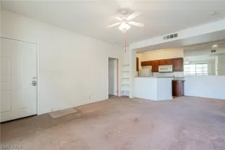 Photo #6: 2403293 Listing 