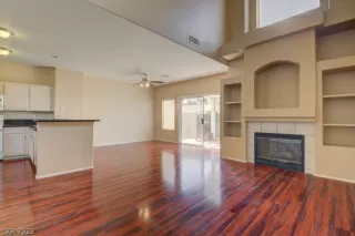 Photo #4: 2403303 Listing