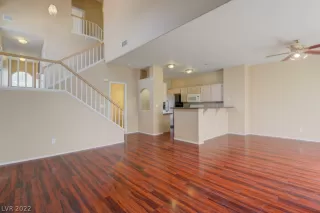 Photo #5: 2403303 Listing