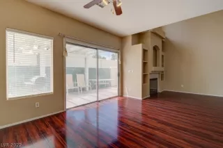 Photo #6: 2403303 Listing