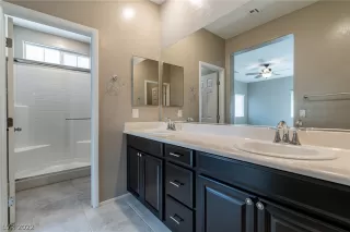 Photo #3: 2403305 Listing