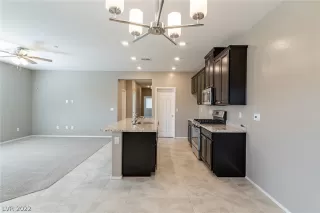 Photo #5: 2403305 Listing