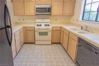 Photo #2: 2403311 Listing