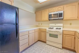 Photo #4: 2403311 Listing