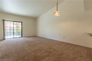 Photo #5: 2403311 Listing