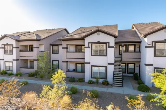 MLS: 2403312 Condo For Sale