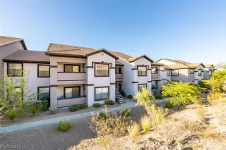 Photo #4: 2403312 Listing