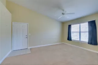 Photo #5: 2403312 Listing