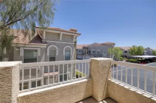 Photo #3: 2403325 Listing 