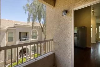 Photo #5: 2403325 Listing 