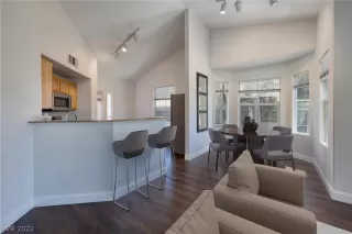 Photo #6: 2403325 Listing 