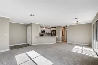 Photo #2: 2403341 Listing 