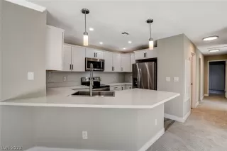 Photo #4: 2403341 Listing 