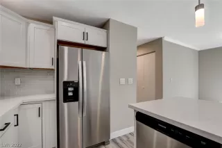 Photo #6: 2403341 Listing 