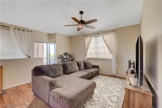 Photo #4: 2403349 Listing 