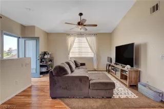 Photo #5: 2403349 Listing 