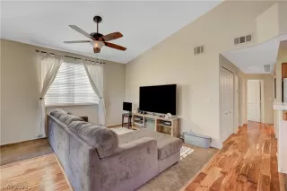 Photo #6: 2403349 Listing 