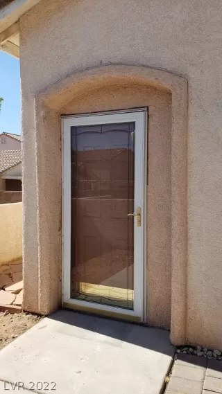 Photo #3: 2403356 Listing 