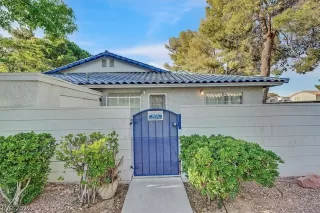 Photo #3: 2403357 Listing