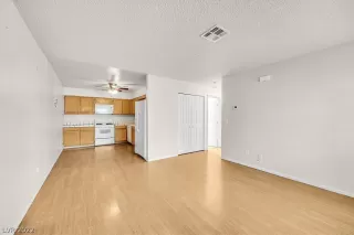 Photo #5: 2403357 Listing