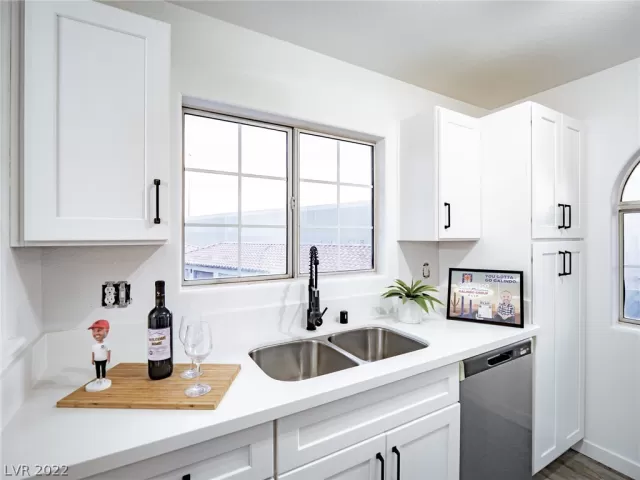 MLS: 2403358 Condo For Sale