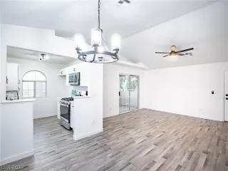 Photo #1: 2403358 Listing