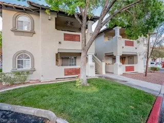 Photo #3: 2403358 Listing