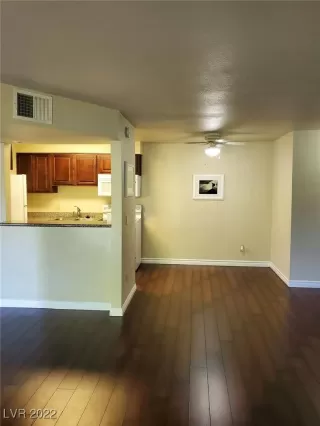 Photo #2: 2403426 Listing 