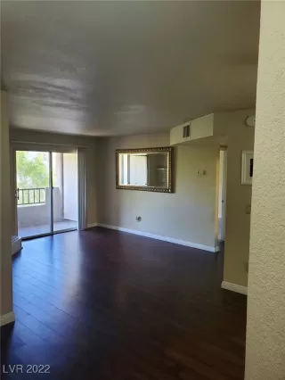 Photo #3: 2403426 Listing 