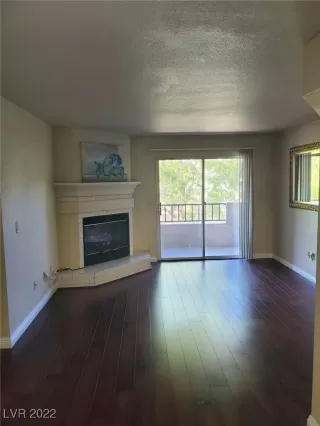 Photo #4: 2403426 Listing 