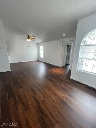 Photo #1: 2403429 Listing 