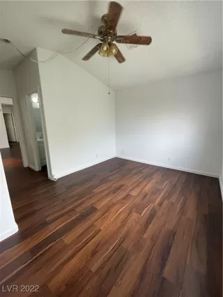 Photo #3: 2403429 Listing 