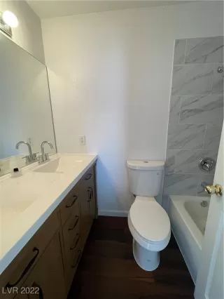 Photo #4: 2403429 Listing 