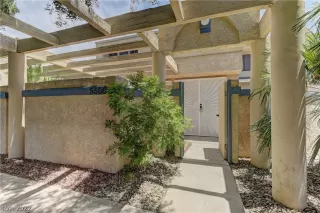 Photo #2: 2403432 Listing