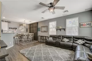 Photo #4: 2403442 Listing 