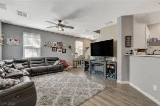 Photo #6: 2403442 Listing 